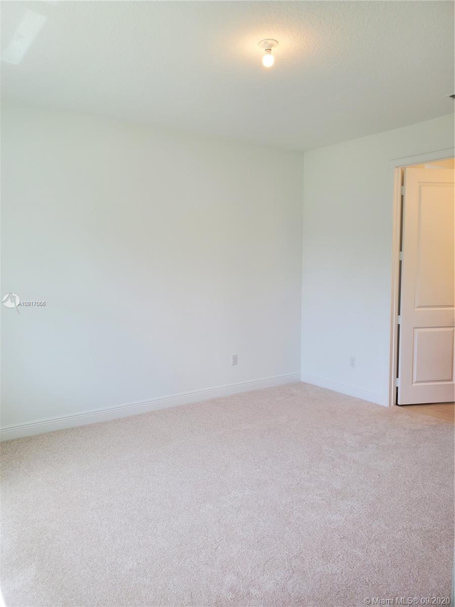 VELEIROS AT CRYSTAL LAKE - Residential Lease