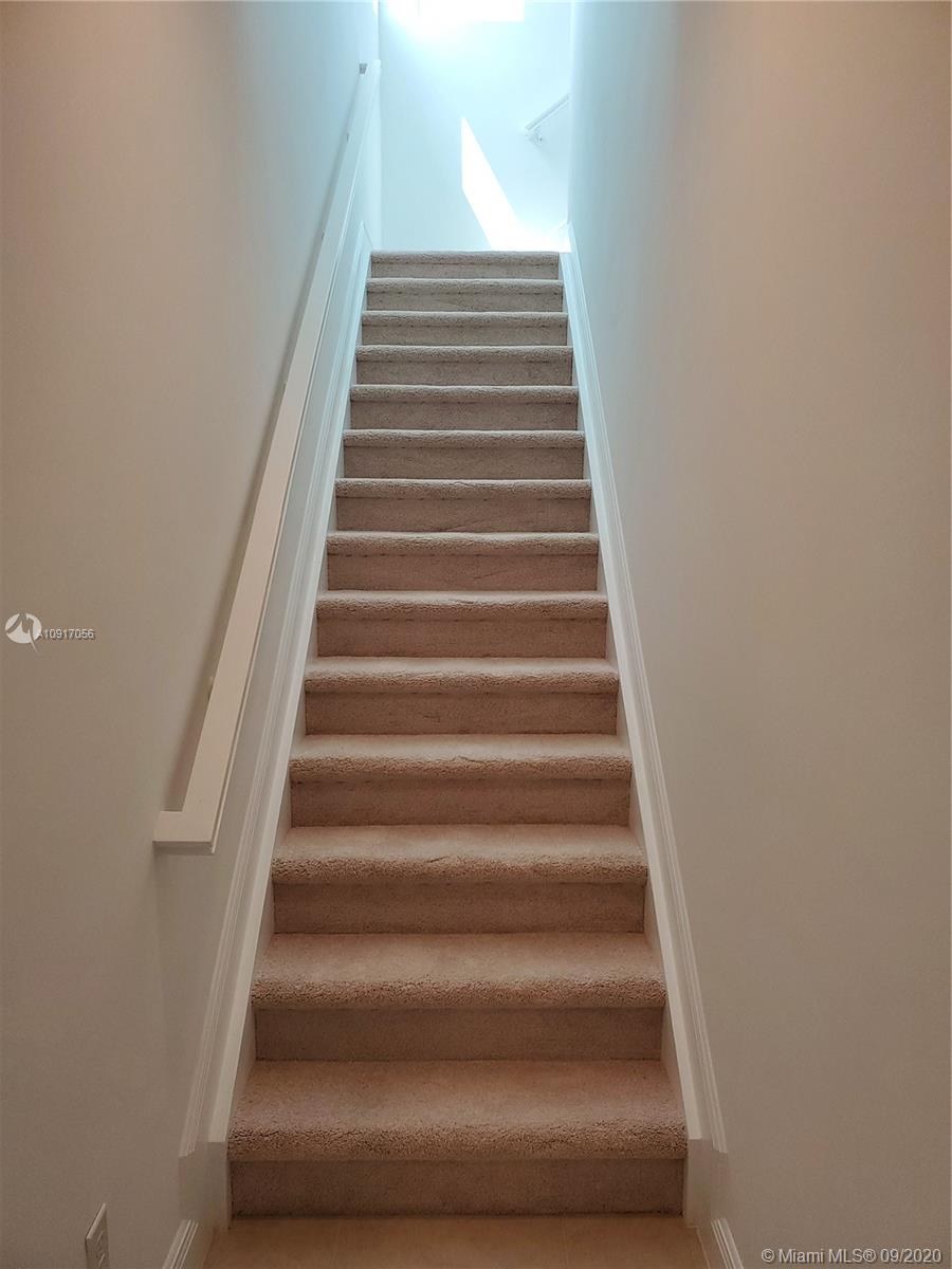 VELEIROS AT CRYSTAL LAKE - Residential Lease