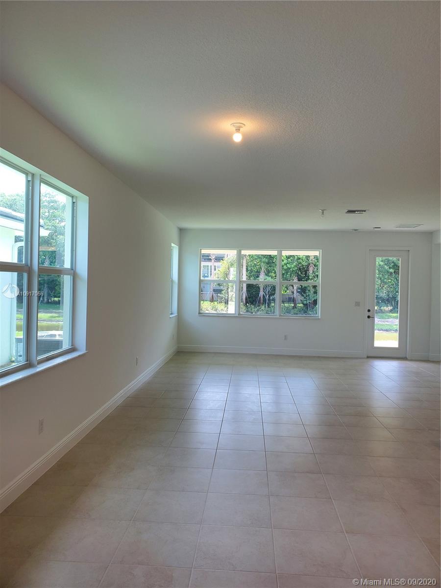 VELEIROS AT CRYSTAL LAKE - Residential Lease