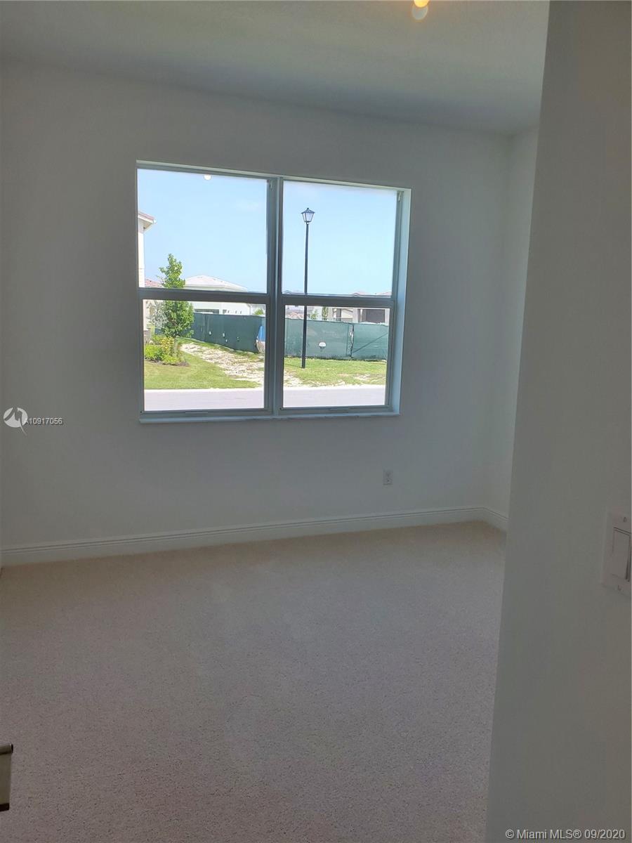 VELEIROS AT CRYSTAL LAKE - Residential Lease