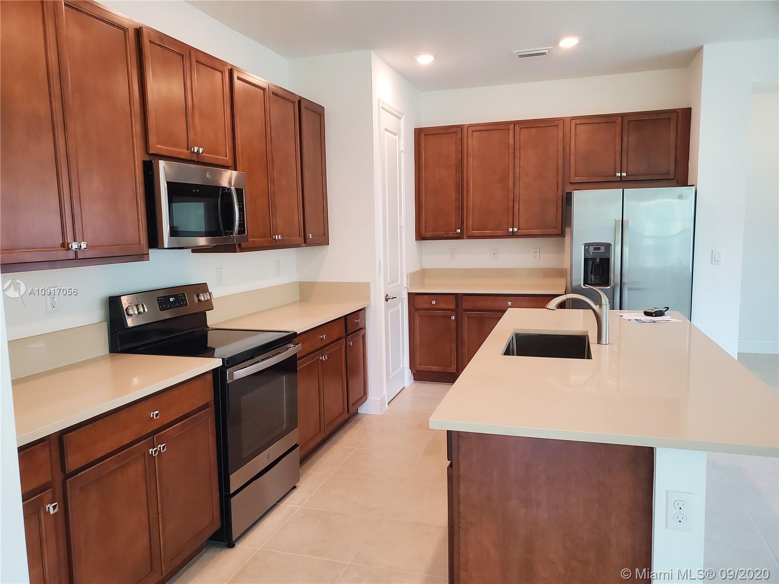 VELEIROS AT CRYSTAL LAKE - Residential Lease