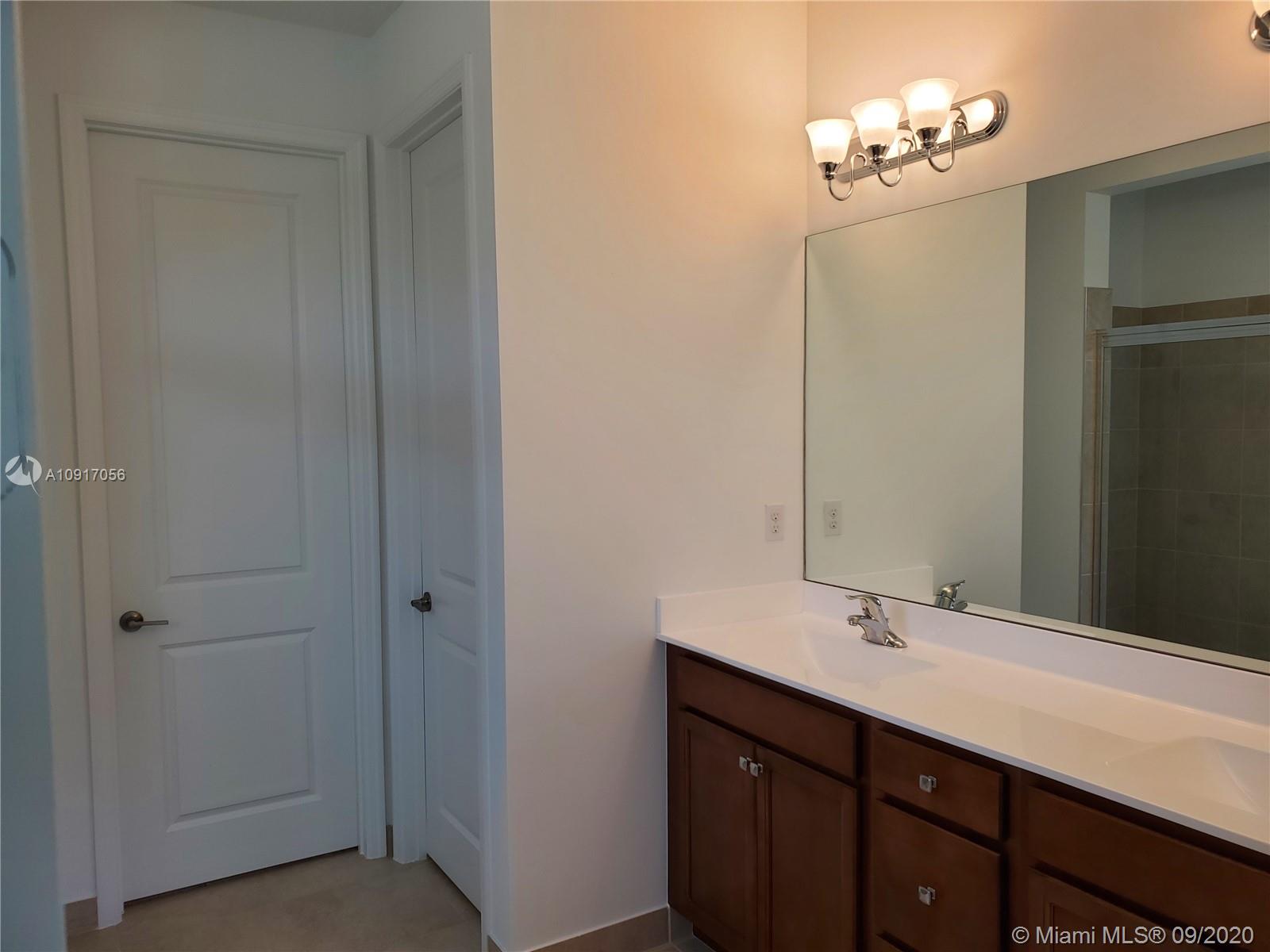 VELEIROS AT CRYSTAL LAKE - Residential Lease