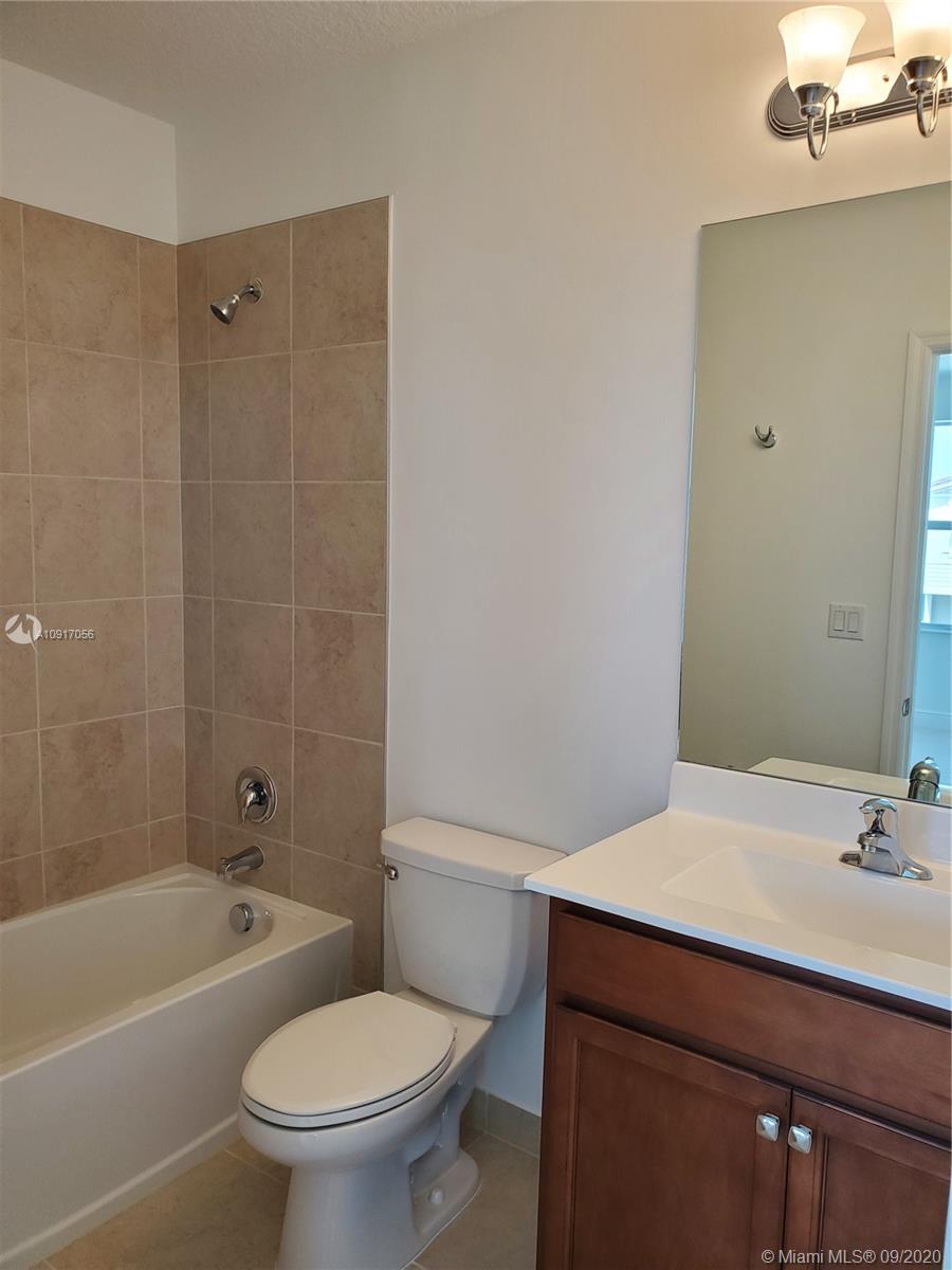 VELEIROS AT CRYSTAL LAKE - Residential Lease