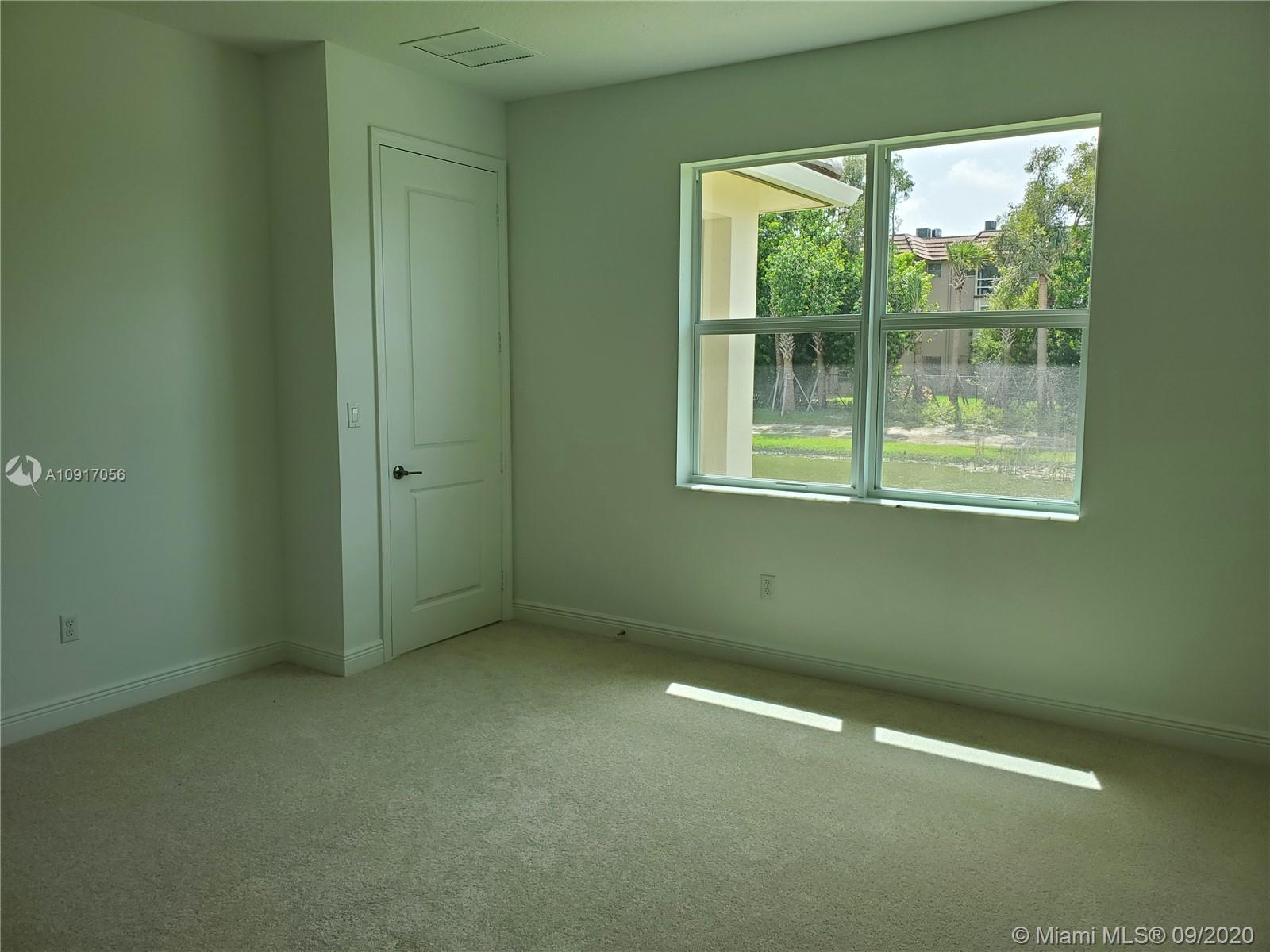 VELEIROS AT CRYSTAL LAKE - Residential Lease