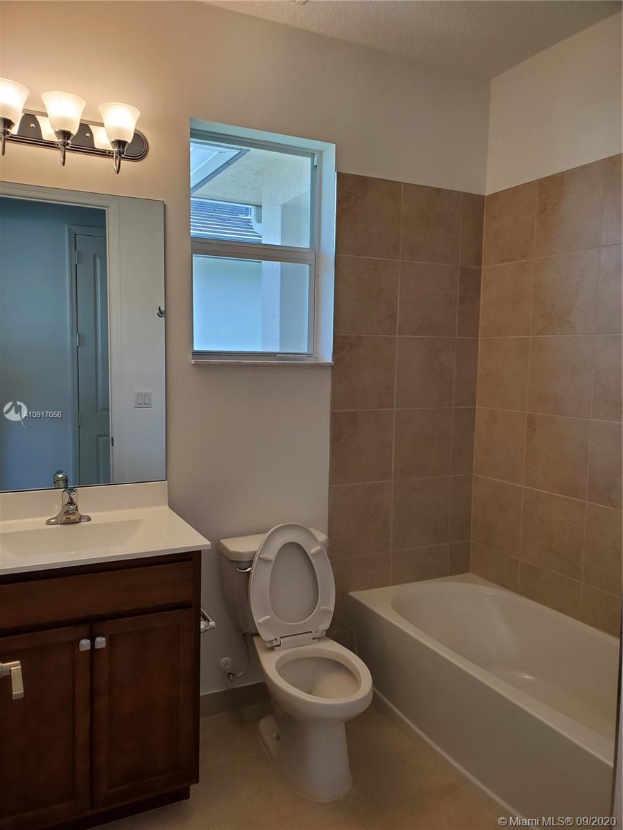 VELEIROS AT CRYSTAL LAKE - Residential Lease