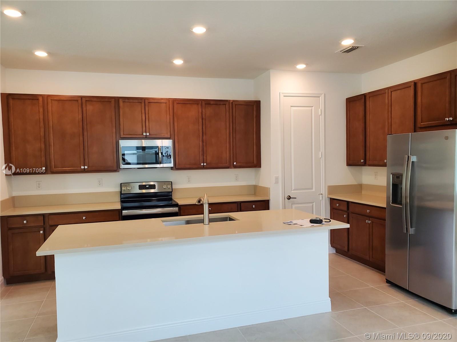 VELEIROS AT CRYSTAL LAKE - Residential Lease