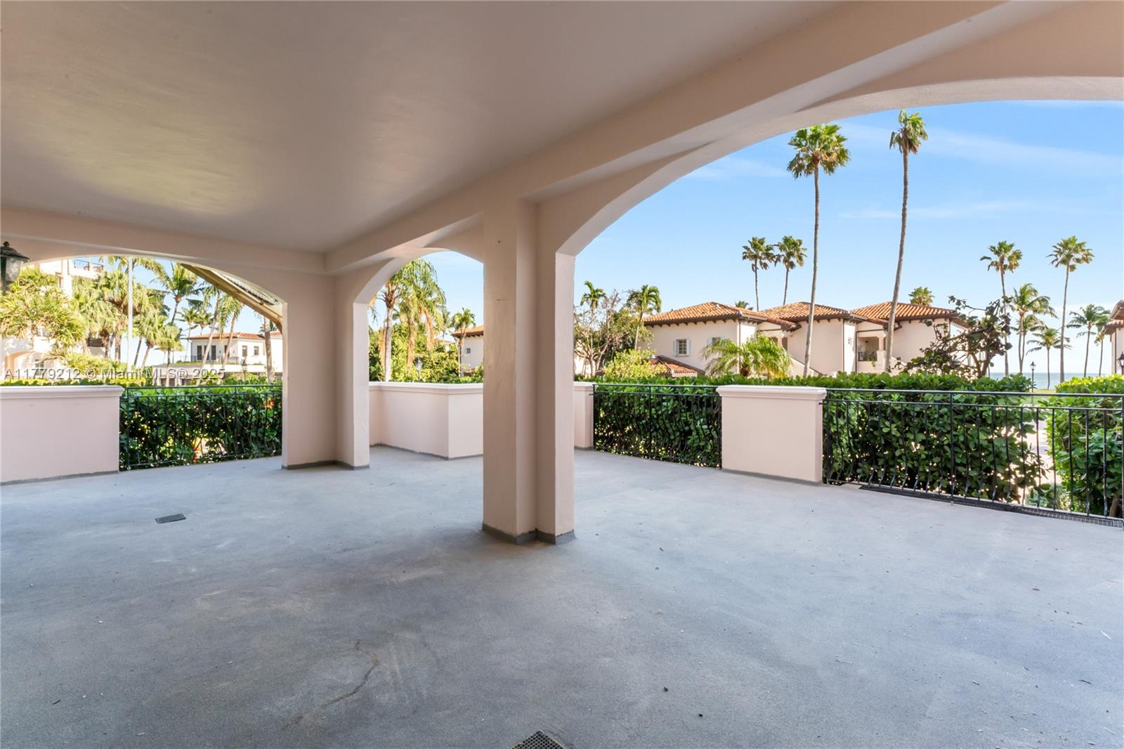 19112 Fisher Island Dr 19112