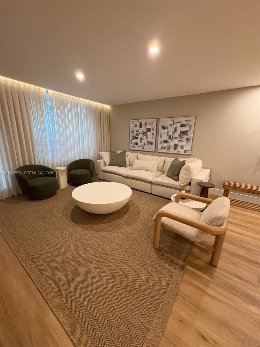 THE PLAZA OF BAL HARBOUR - Residential Lease