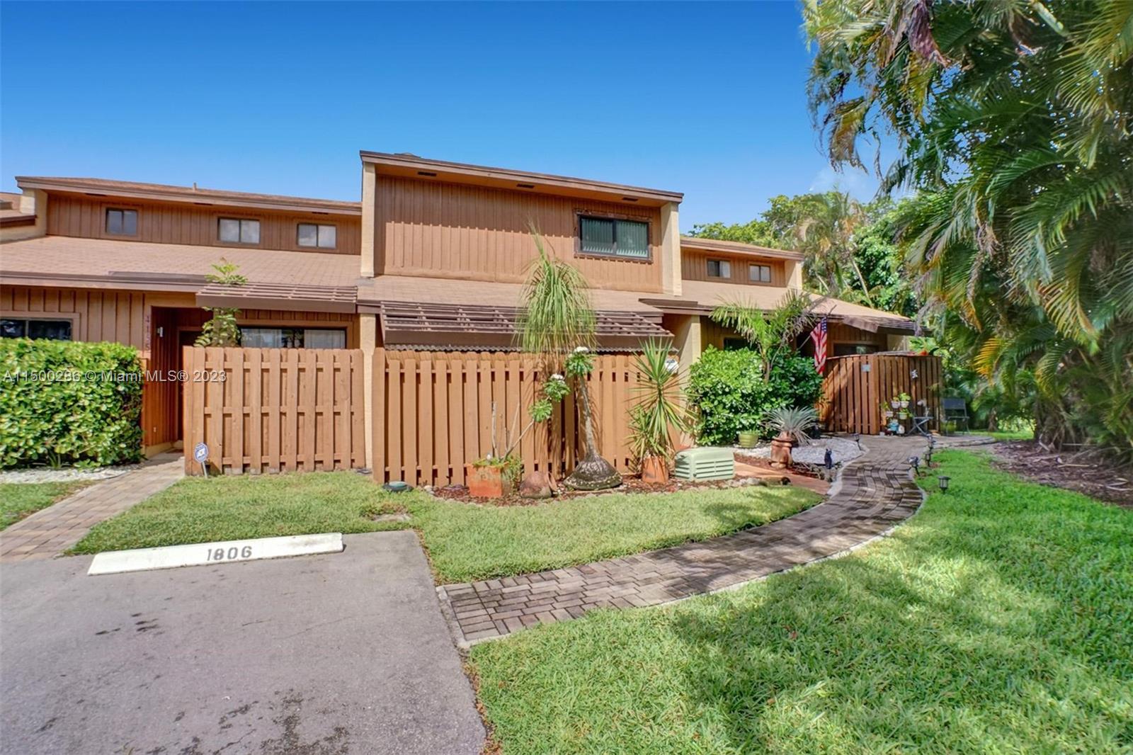 PINE ISLAND LAKES TOWNHOM - Residential Lease
