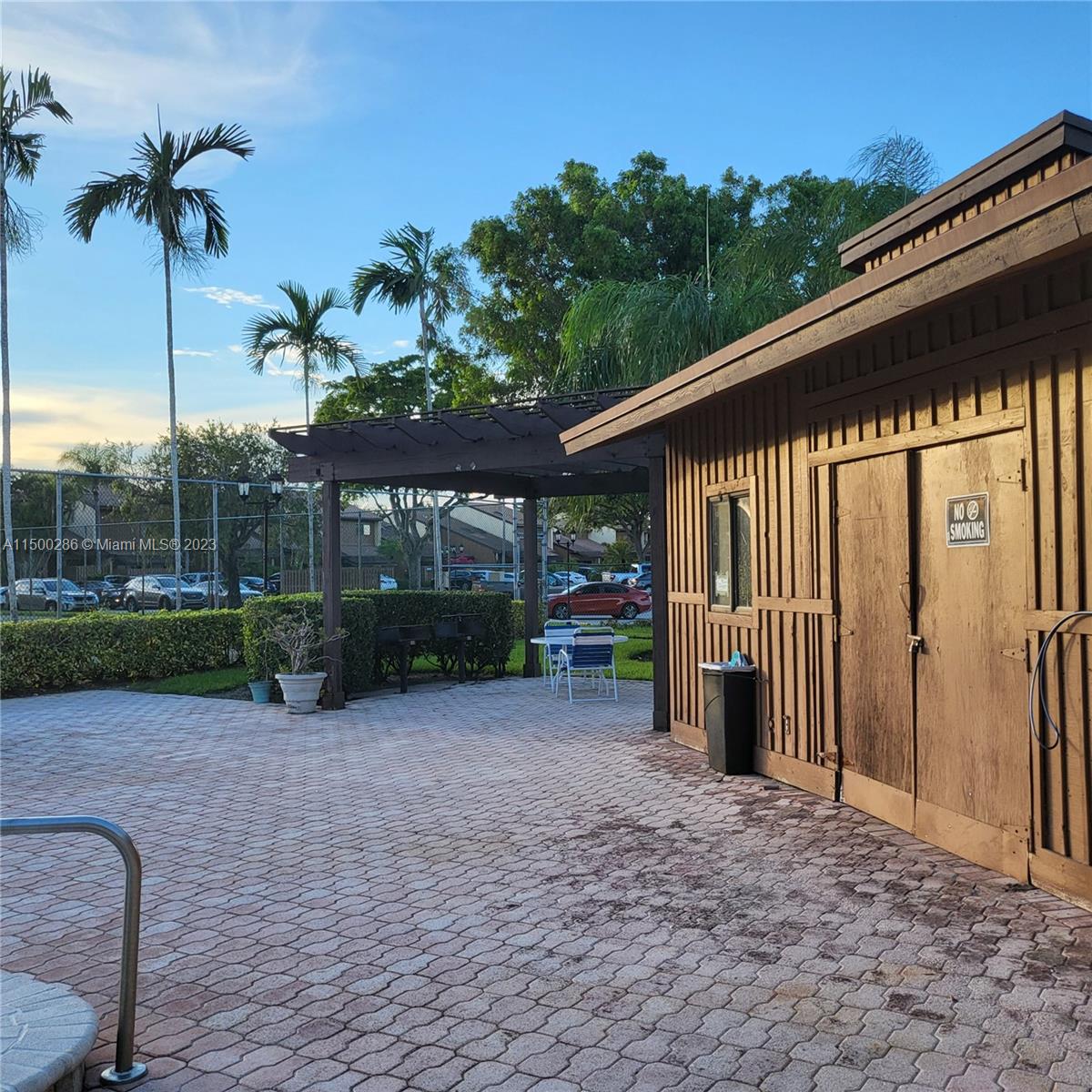 PINE ISLAND LAKES TOWNHOM - Residential Lease