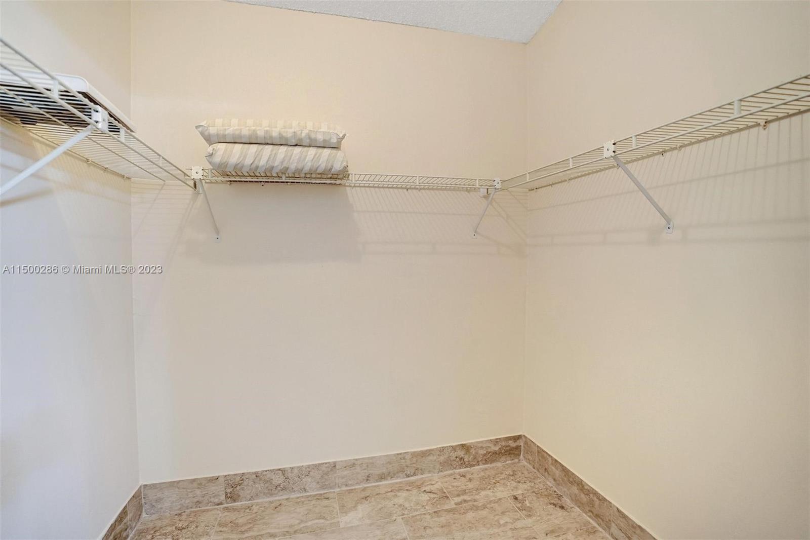 PINE ISLAND LAKES TOWNHOM - Residential Lease