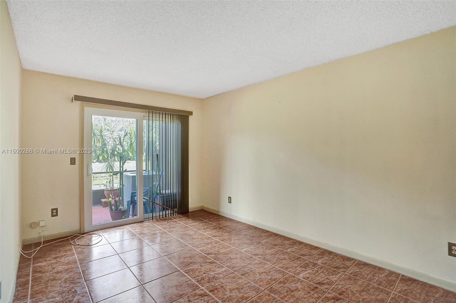 PINE ISLAND LAKES TOWNHOM - Residential Lease