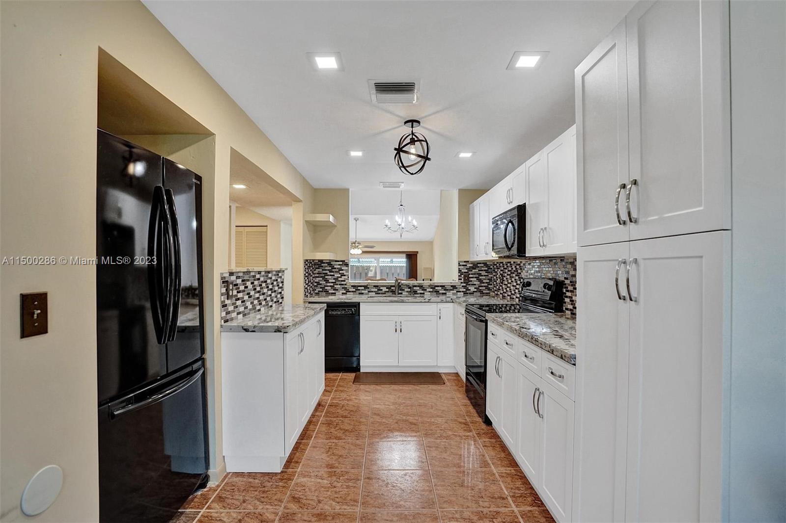 PINE ISLAND LAKES TOWNHOM - Residential Lease