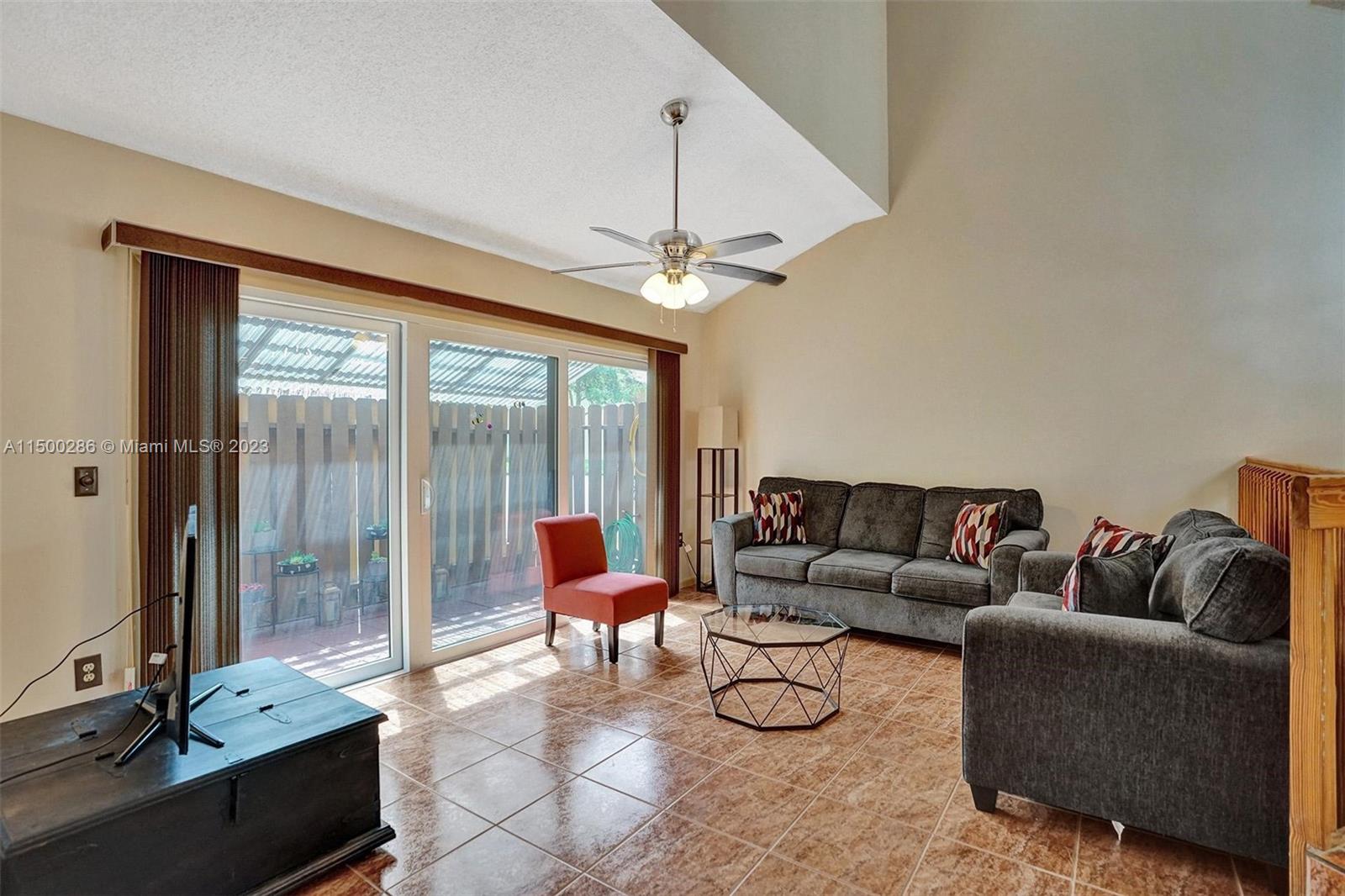 PINE ISLAND LAKES TOWNHOM - Residential Lease