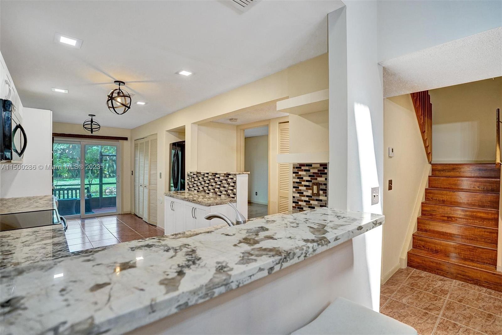 PINE ISLAND LAKES TOWNHOM - Residential Lease