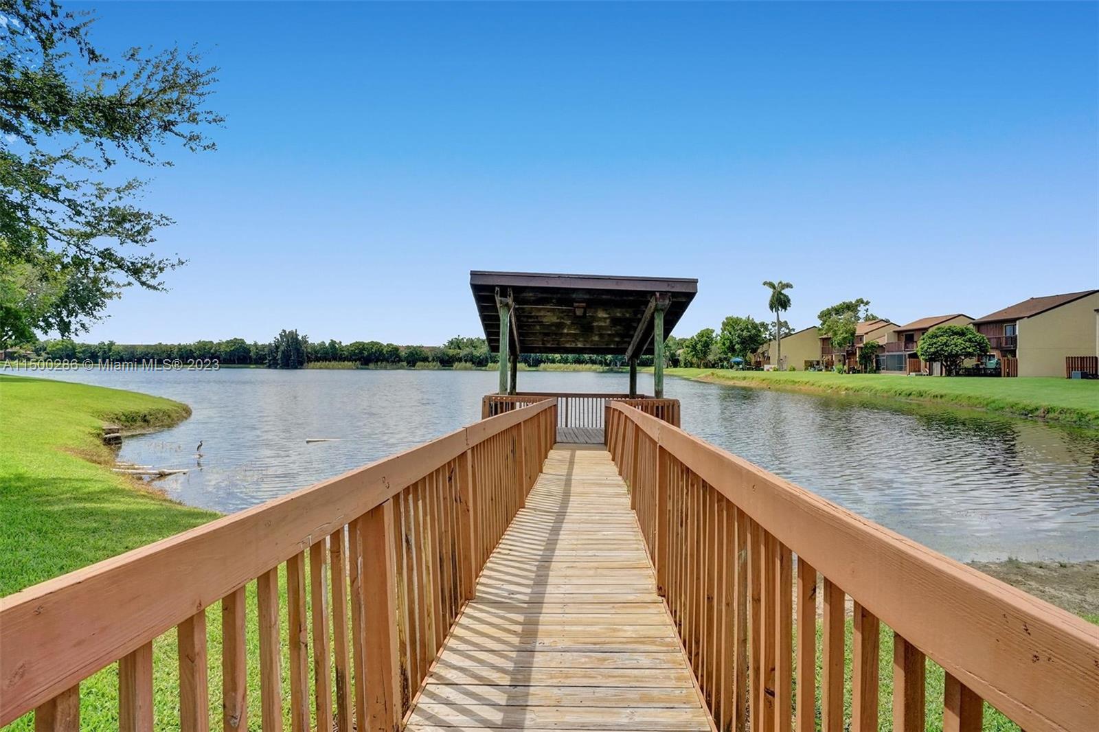 PINE ISLAND LAKES TOWNHOM - Residential Lease