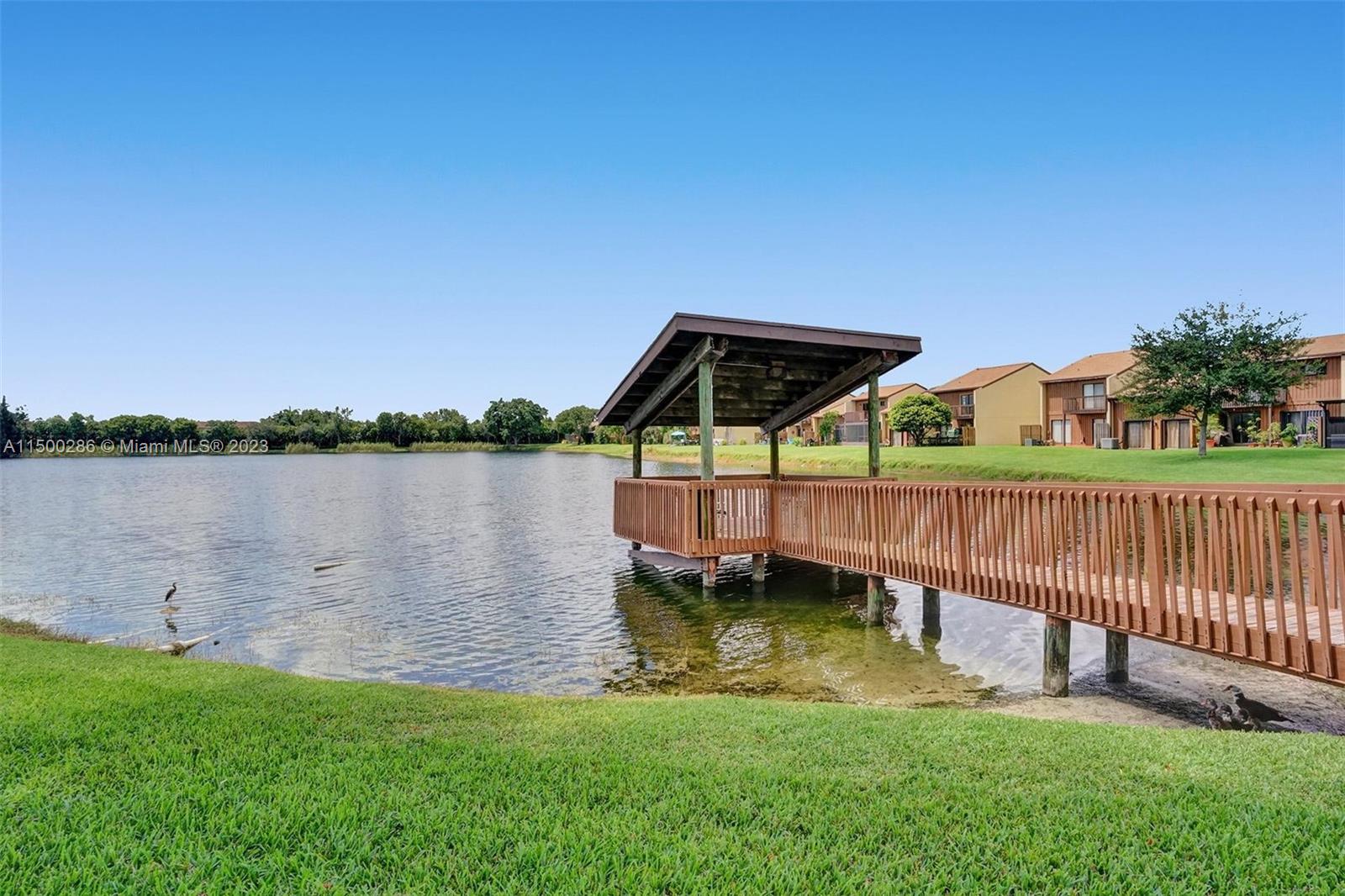 PINE ISLAND LAKES TOWNHOM - Residential Lease