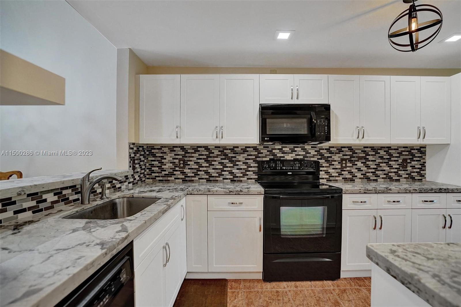 PINE ISLAND LAKES TOWNHOM - Residential Lease