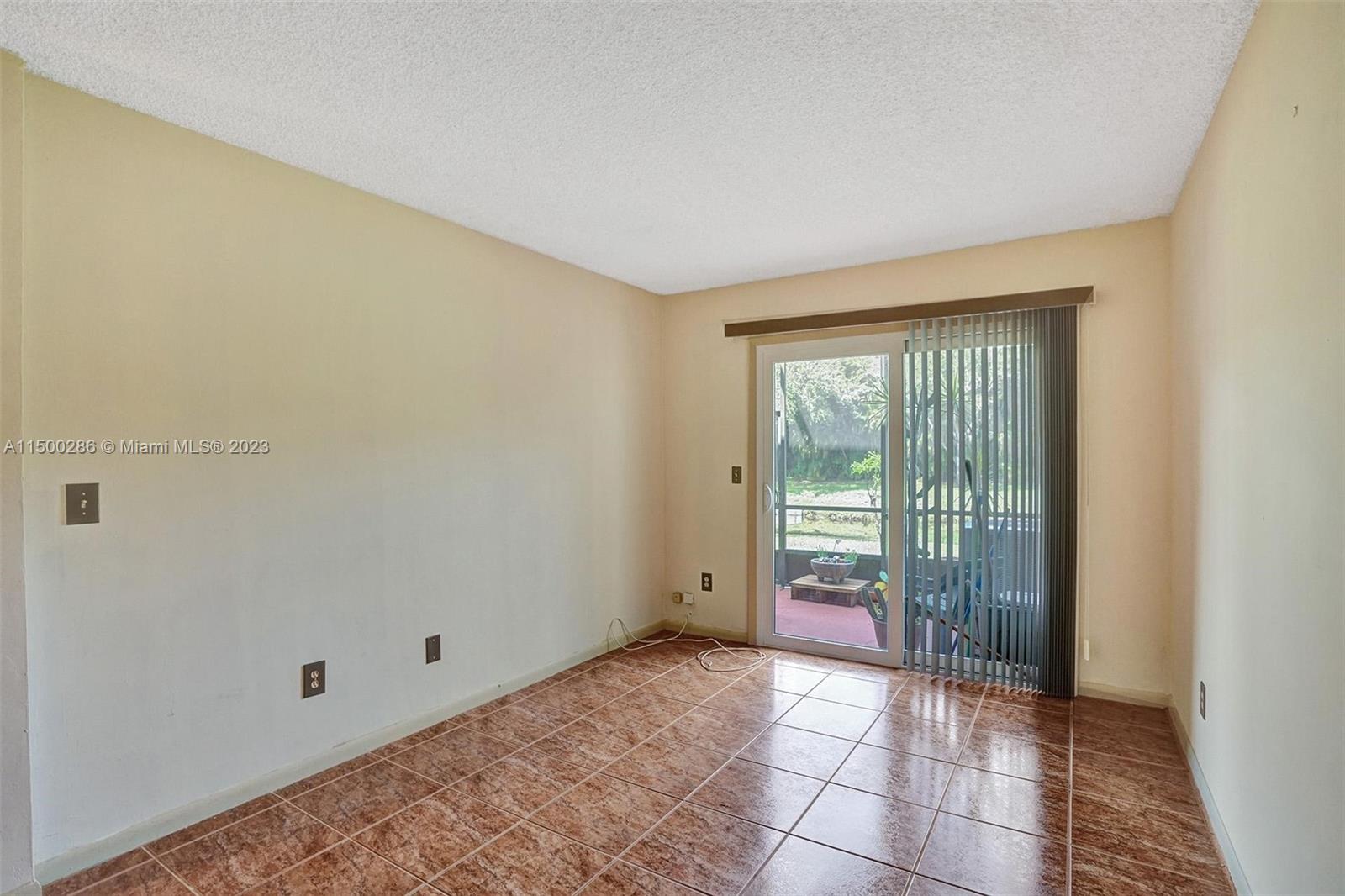 PINE ISLAND LAKES TOWNHOM - Residential Lease