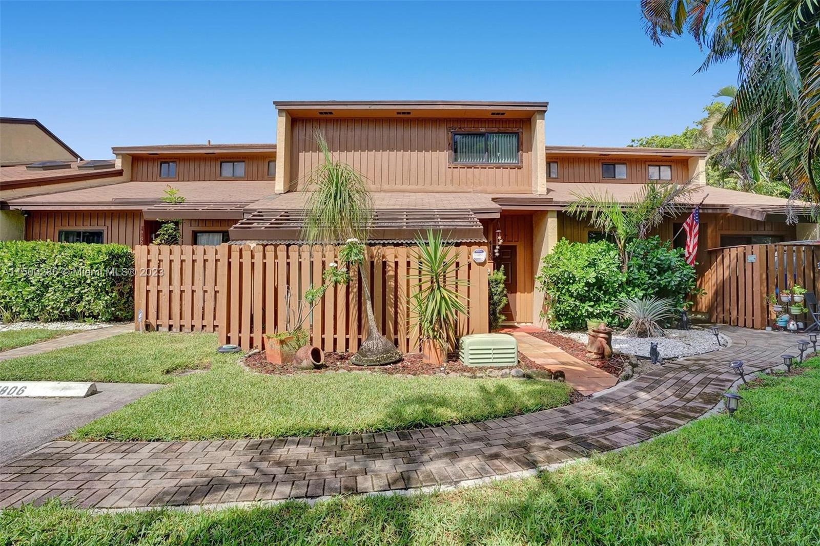 PINE ISLAND LAKES TOWNHOM - Residential Lease