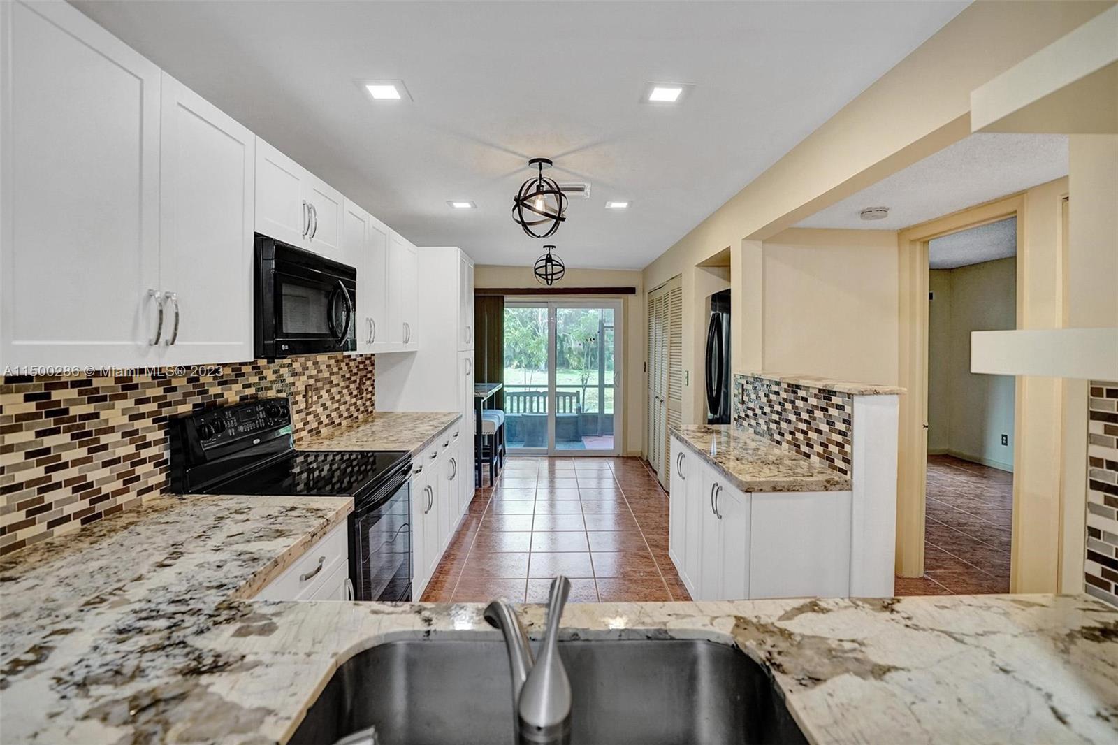 PINE ISLAND LAKES TOWNHOM - Residential Lease