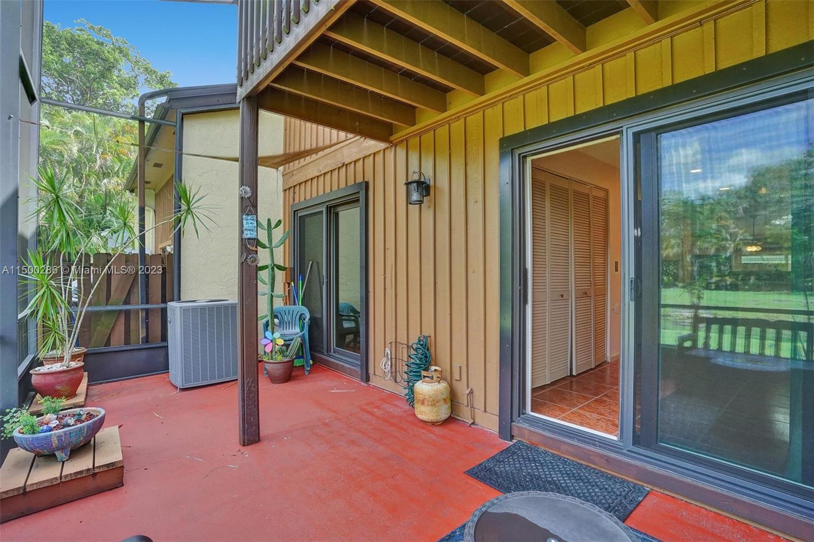PINE ISLAND LAKES TOWNHOM - Residential Lease