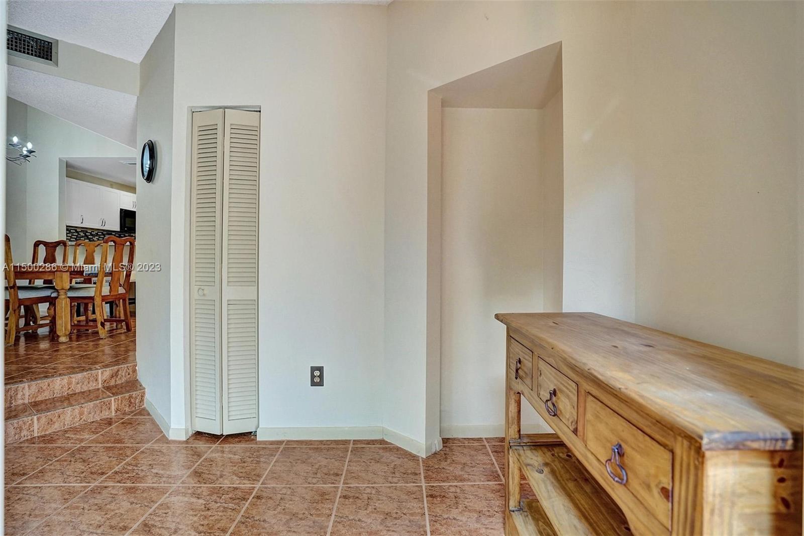 PINE ISLAND LAKES TOWNHOM - Residential Lease