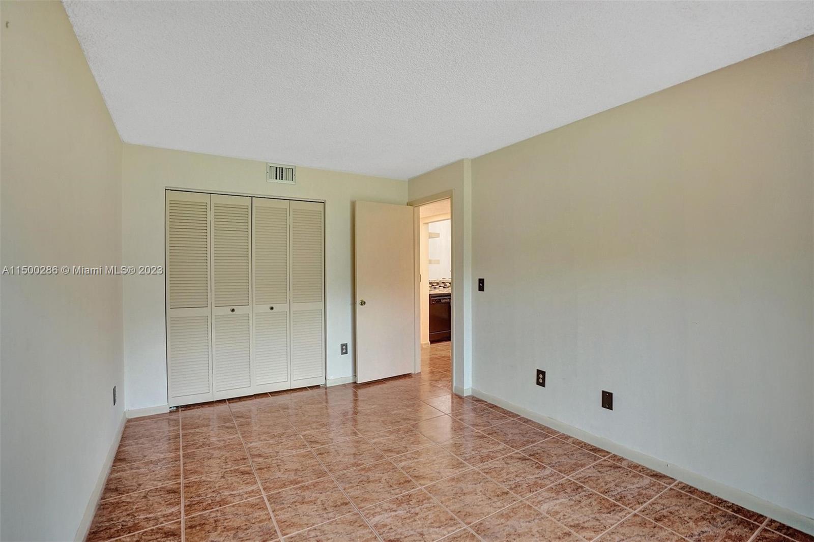 PINE ISLAND LAKES TOWNHOM - Residential Lease