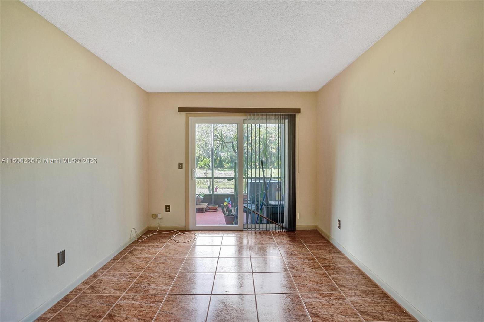 PINE ISLAND LAKES TOWNHOM - Residential Lease