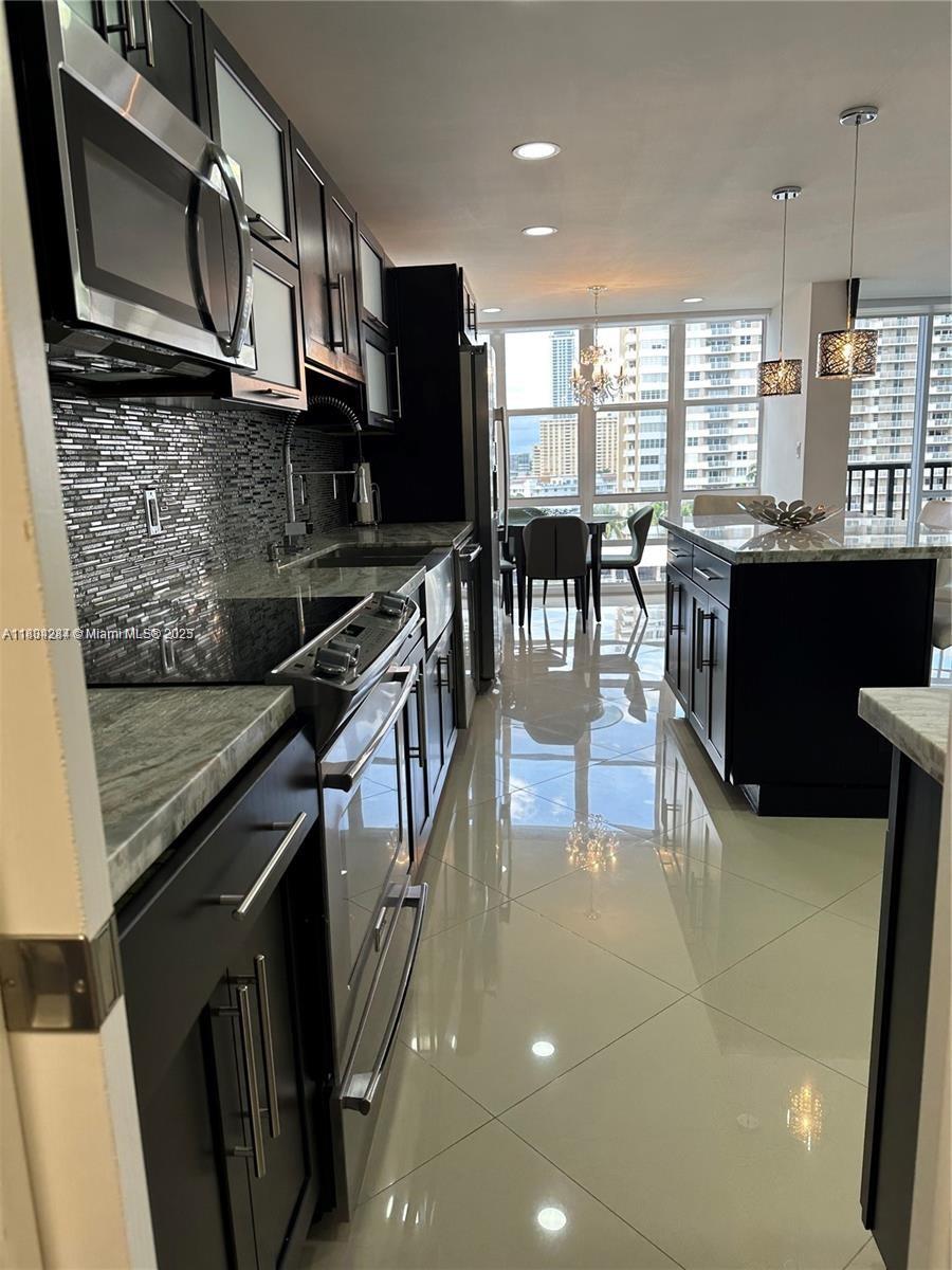 AVANT GARDE CONDO - Residential Lease