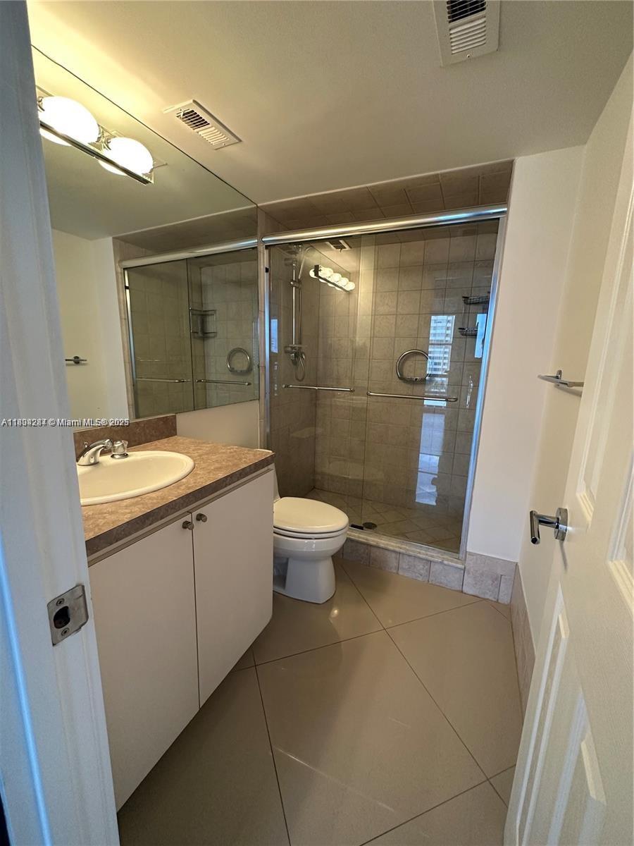 AVANT GARDE CONDO - Residential Lease