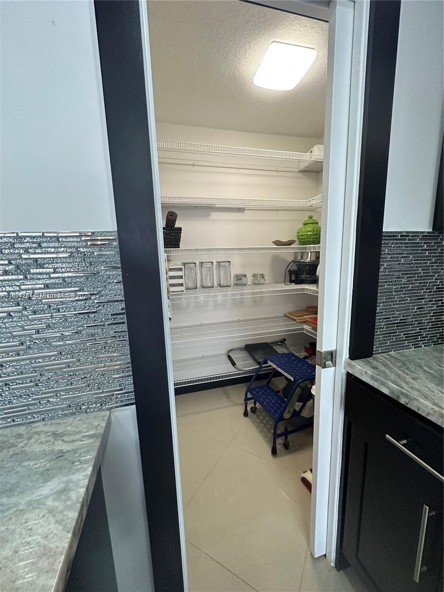 AVANT GARDE CONDO - Residential Lease