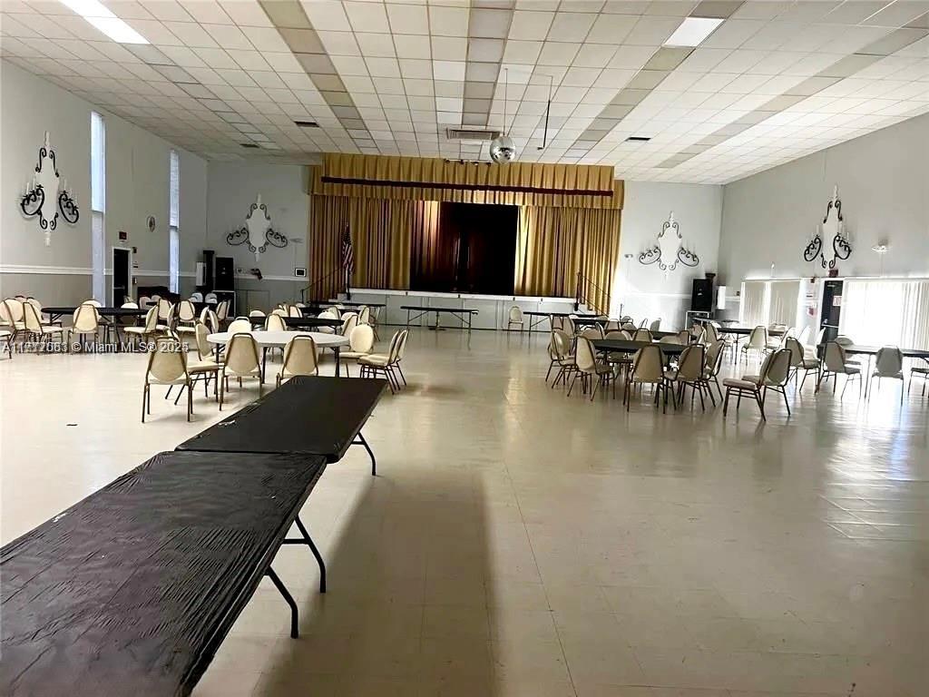 CASTLE APARTMENTS 3 CONDO - Residential