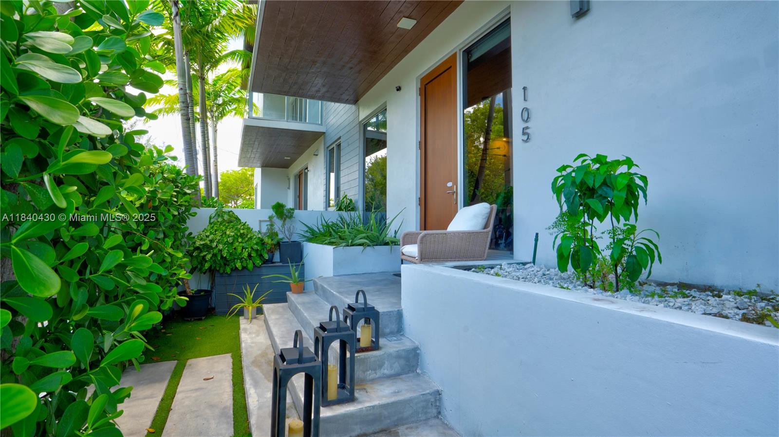 Your Ideal Space in The Roads.
All in one of Miami’s most peaceful and charming neighborhoods. 2 Master Bedrooms and Versatile den or (great as a home office, playroom, or studio), and 2.5 bathrooms designed with comfort and convenience in mind. The unit has been thoughtfully upgraded with quality touches like a custom bar, blackout shades a walk-in closet, and a whole-house water filtration system. You’ll love the flexibility of two separate entrance, Excellent public and private schools.
