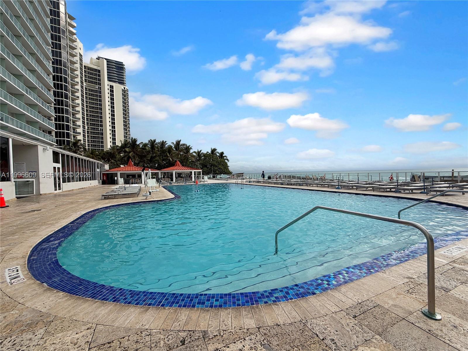 THE AVENTURA BEACH CLUB C - Residential