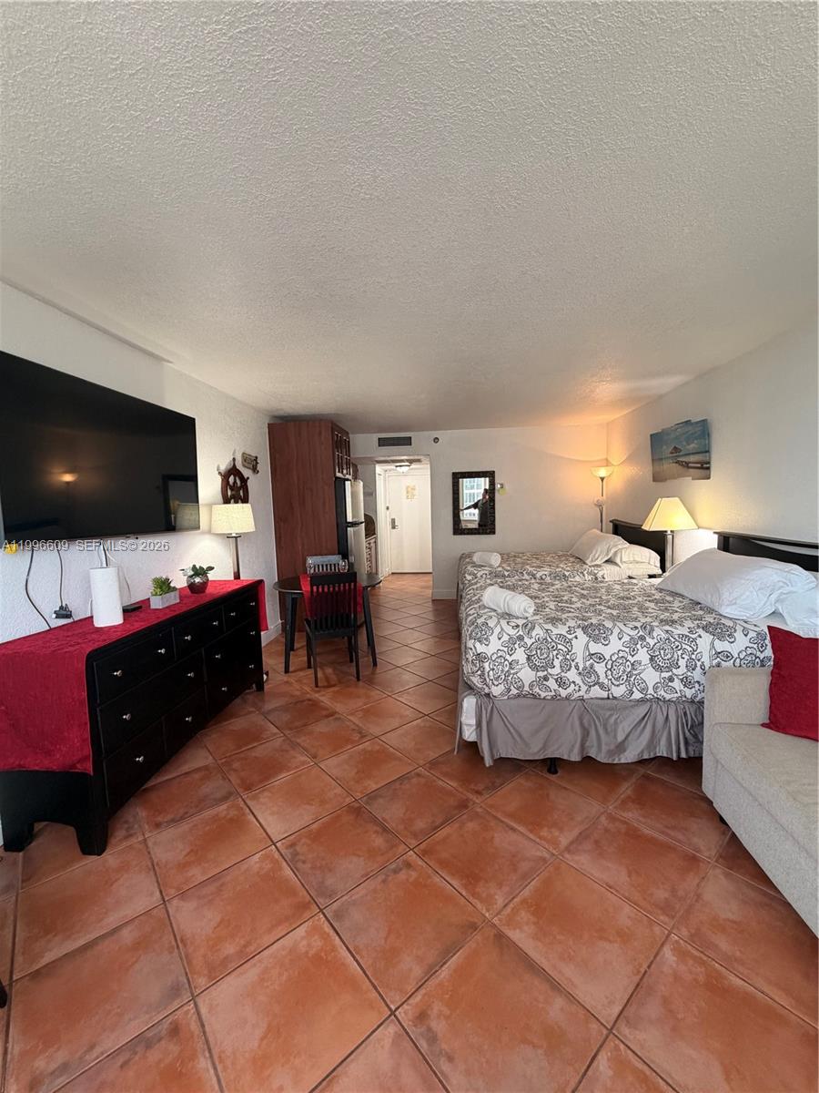 19201 Collins Ave 623