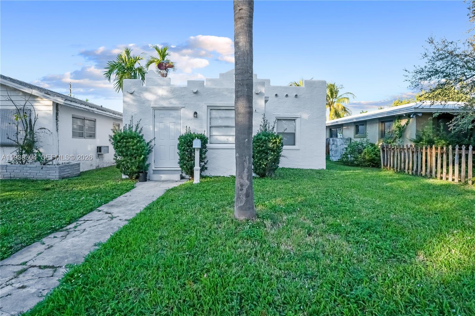 View photos, virtual tours, details... 1505 Monroe St 0