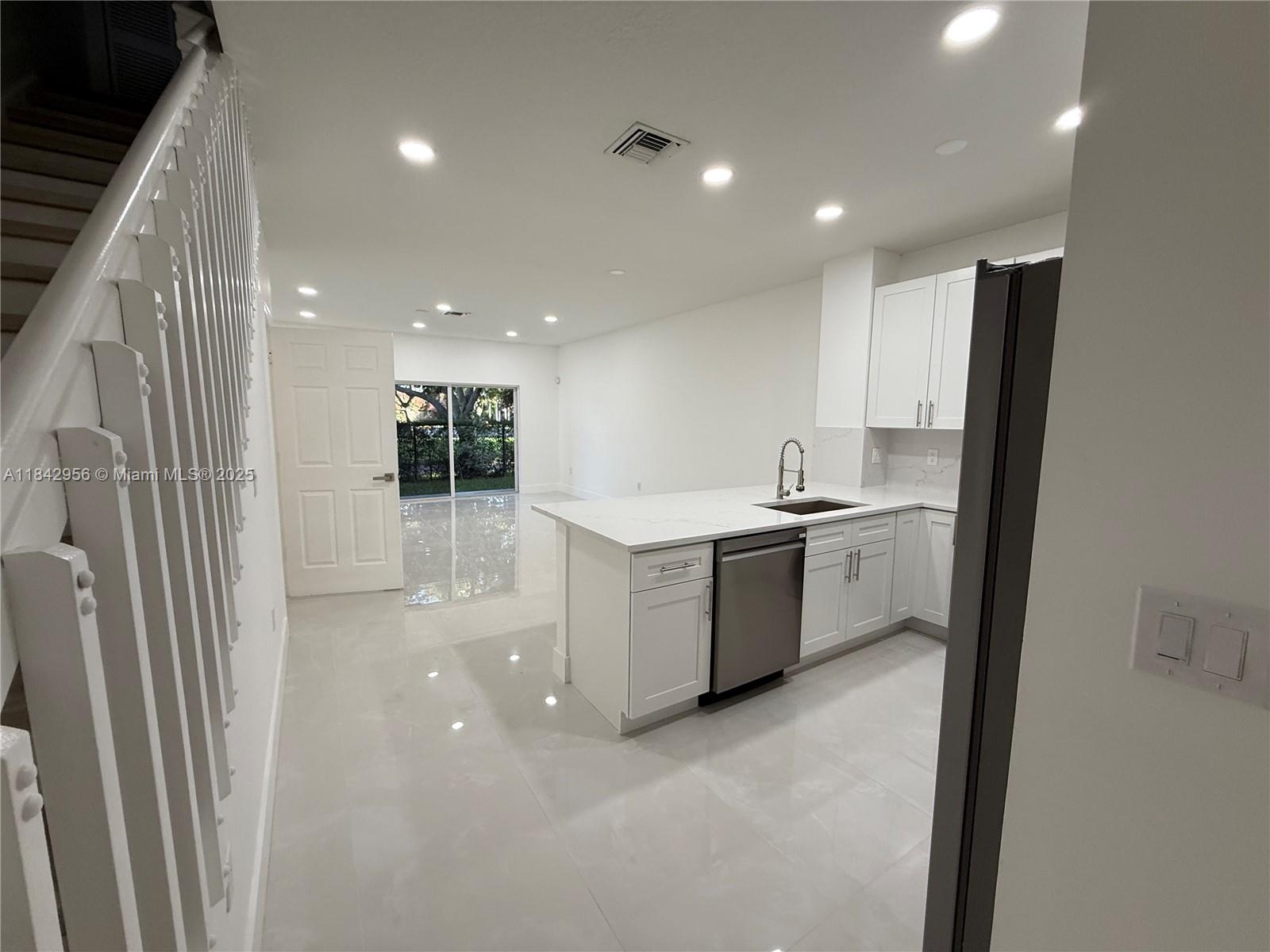 MEDITERANIA - Residential Lease
