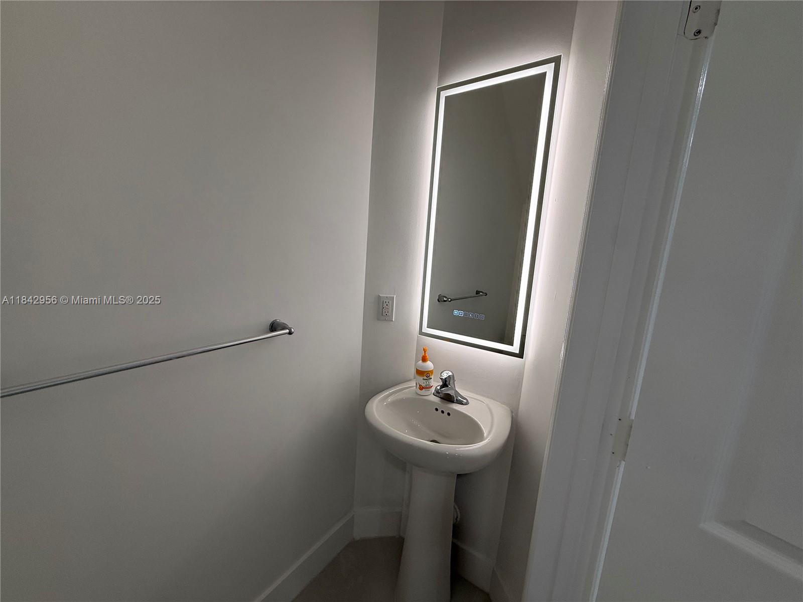 MEDITERANIA - Residential Lease