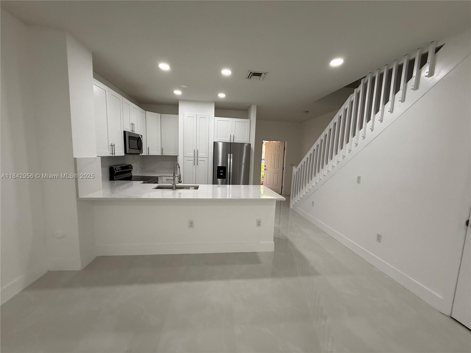 MEDITERANIA - Residential Lease