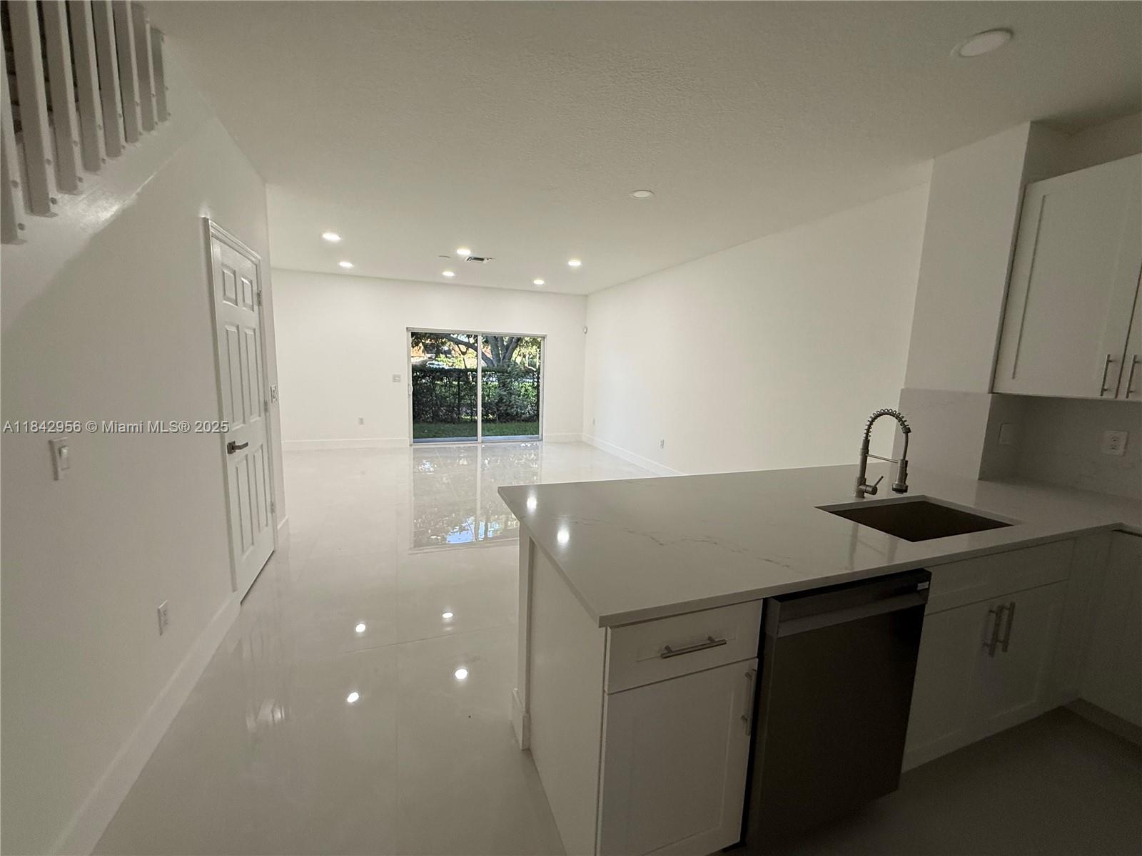 MEDITERANIA - Residential Lease