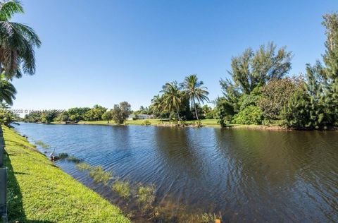 17652 NW 76th Ct Hialeah FL 33015