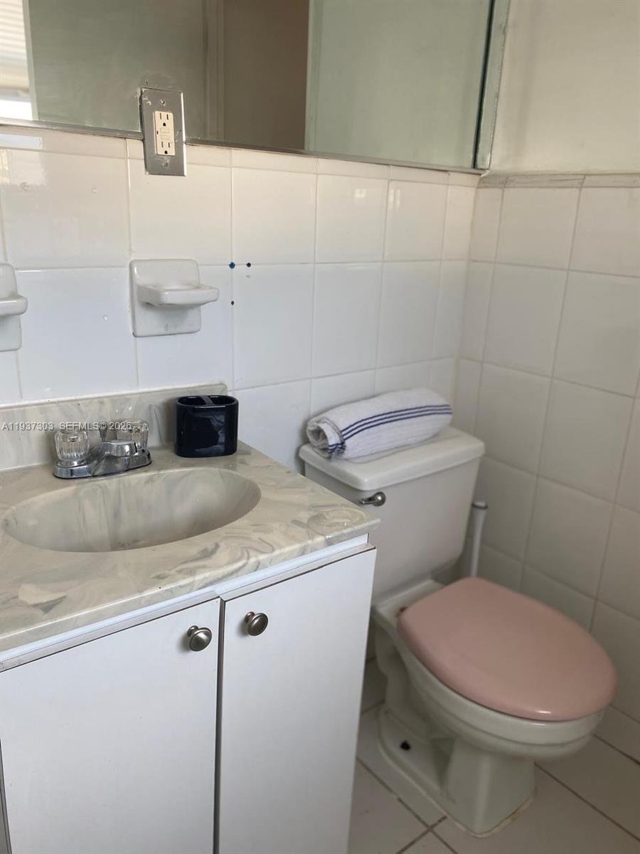 THE CASABLANCA CONDO - Residential