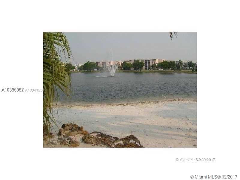 THE BEACH CLUB FONTAINEBL - Residential