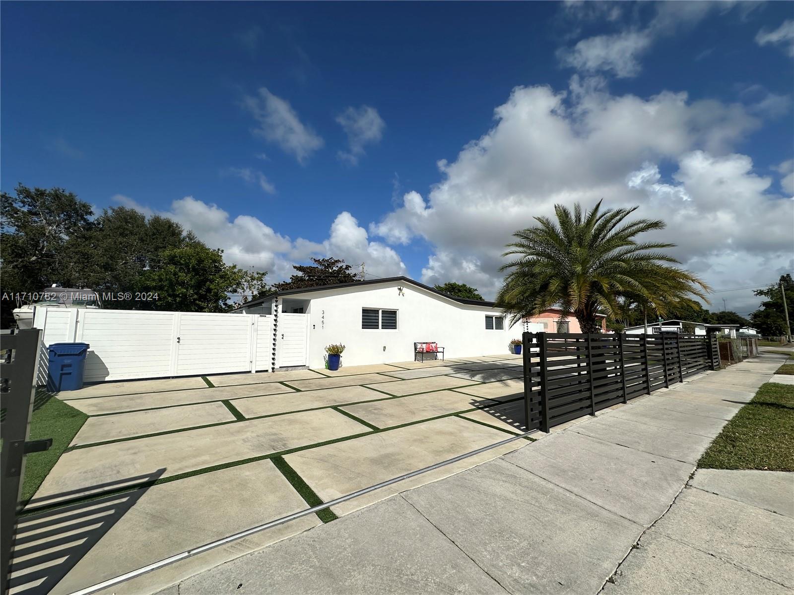 3451 Nw 207th St, Miami Gardens, Broward County, Florida - 2 Bedrooms  
1 Bathrooms - 