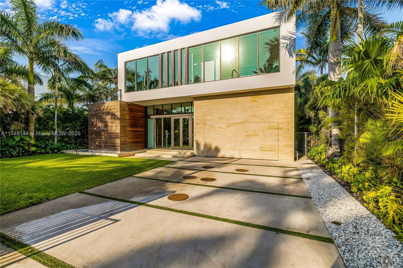 250 Ocean Blvd
