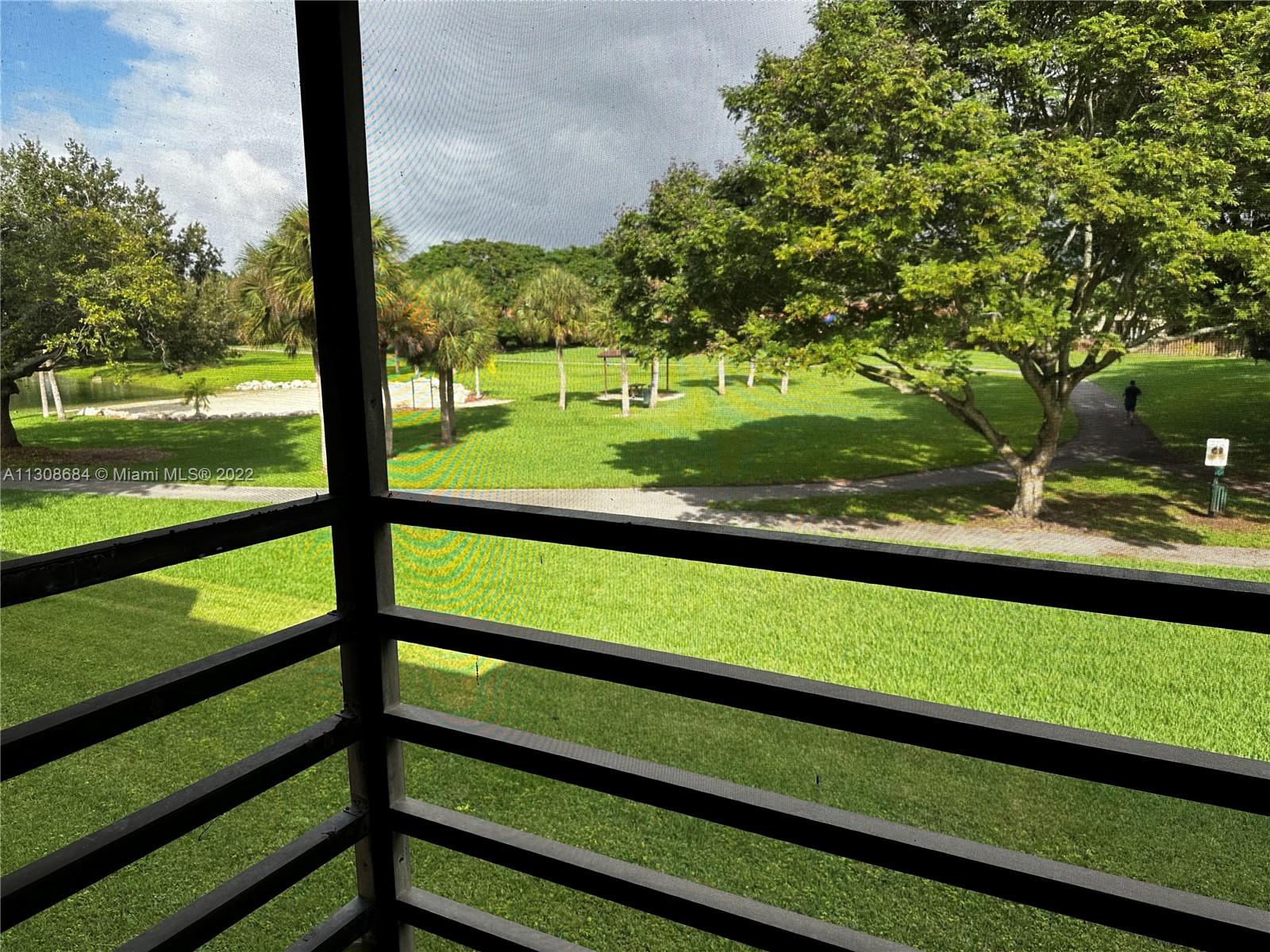 2nd FLOOR UNIT, WITH TILE THROUGHOUT, WASHER & DRYER, ACCESS TO ALL HAMMOCKS CLUBHOUSES, POOLS, AMENITIES, & BIKE PATHS. CENTRALLY LOCATED TO SHOPPING, SUPERMARKETS, EXPRESS WAYS. GREAT SCHOOLS. FEATURES 2 BEDROOMS, SPLIT PLAN LAYOUT, KITCHEN OPENS UP TO DINING AREA. SCREENED IN PATIO. EASY TO SHOW