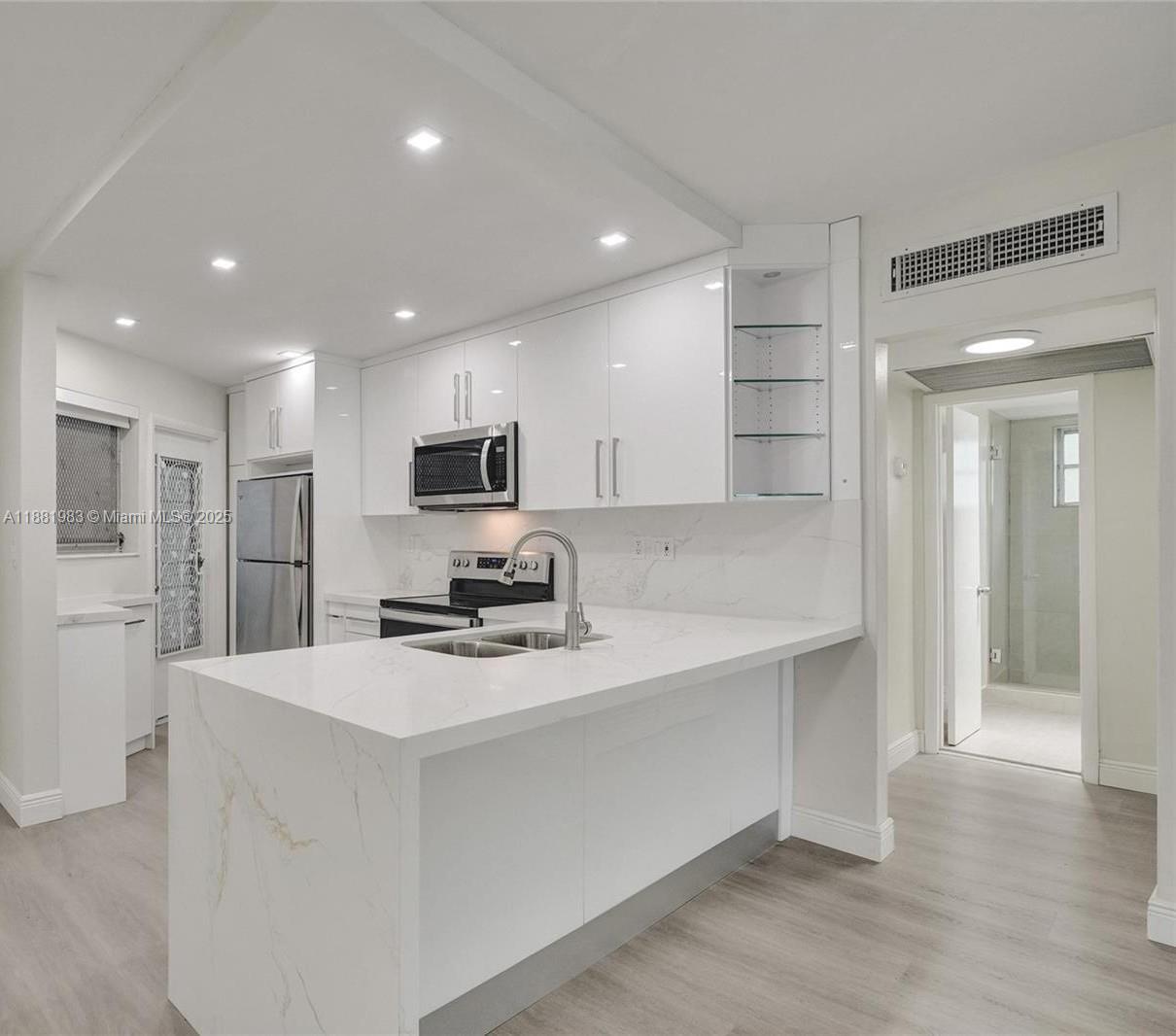 SKY LAKE GARDENS NO 4 CON - Residential