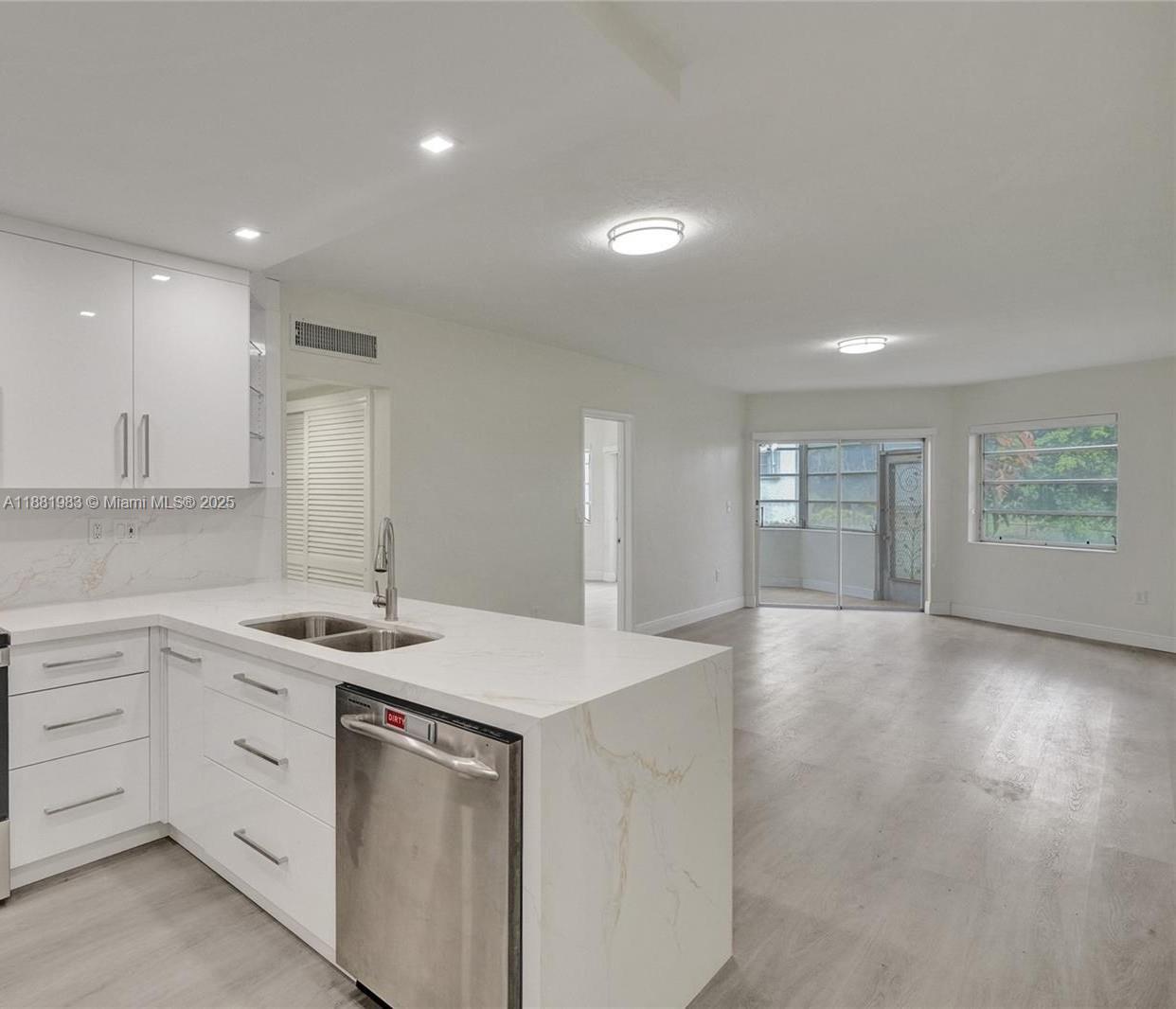 SKY LAKE GARDENS NO 4 CON - Residential