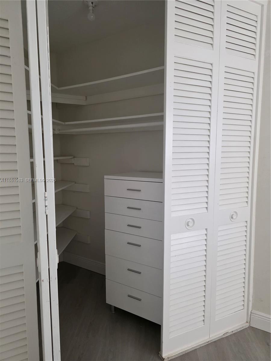 SKY LAKE GARDENS NO 4 CON - Residential